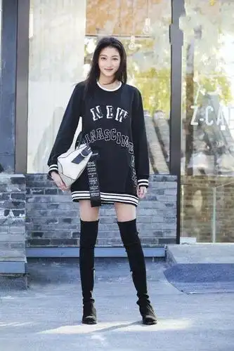 秋冬季如何打造修长的美腿关晓彤的潮流搭配为你倾情演绎