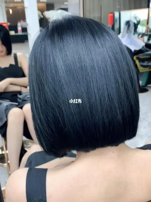 无美颜滤镜75蓝黑色一刀切短发避雷