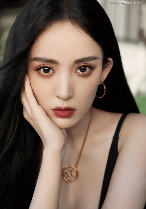 惊艳绝美31岁古力娜扎引领时尚潮流谁看了不心动