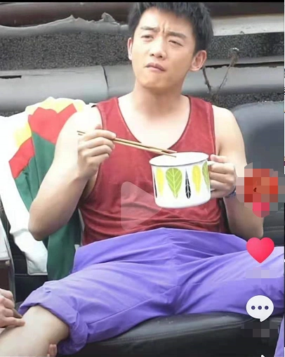 【一点资讯】李晨新电影中自称17岁,郑恺听到后饭都不吃了,直接拿起了