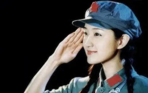 杨钰莹2001年为缅怀方志敏烈士拍摄的mv花絮军装照好美