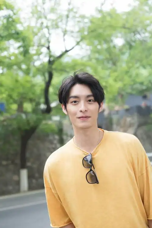 曹佑宁最新写真曝光运动系男友已上线