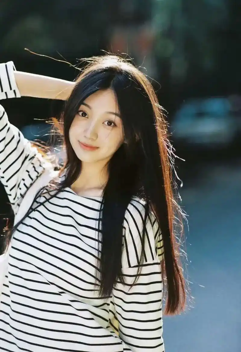 来自辽宁省沈阳市的沈音附中的曲芷含是北京电影学院第14名,成 - 抖音