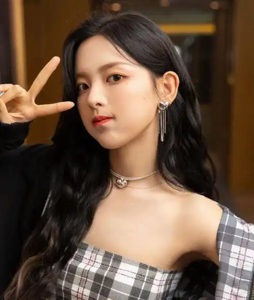 提到杨超越想必很多小伙伴们都非常熟悉了吧,从创造101中成功出道