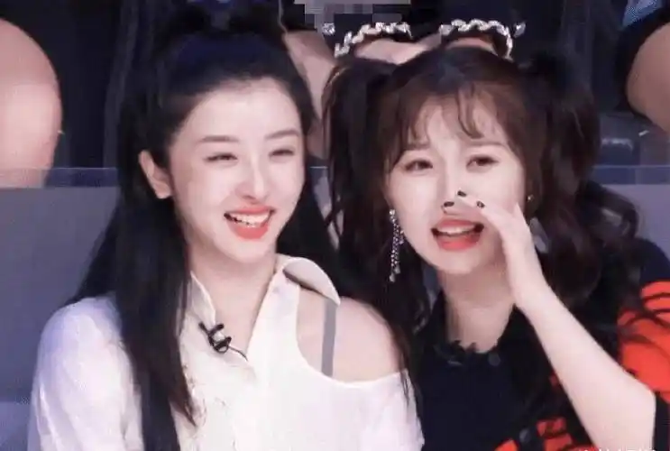 虞书欣上演"塑料"姐妹情,赵小棠来迎接被忽视,乃万的表情绝了