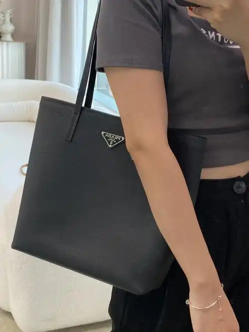 通勤必备款prada托特绝了