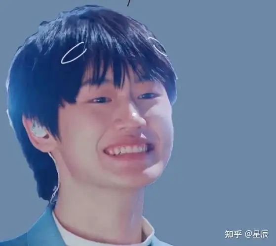 如何评价 ak 刘彰的颜值?