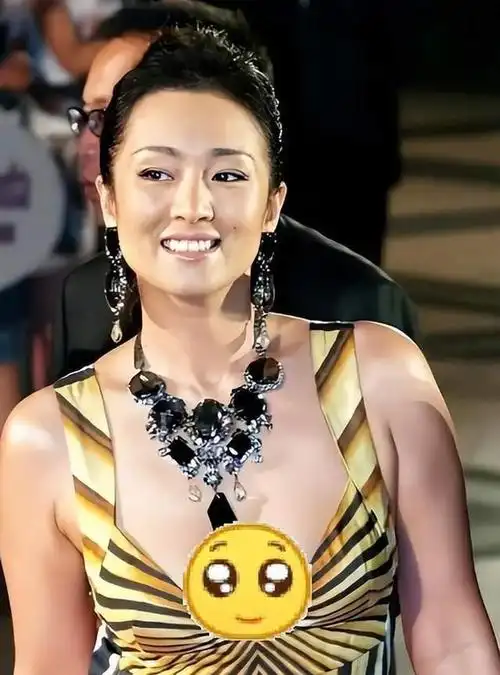 孙俪登上杂志封面,被吐槽生图太胖了,娱乐圈白瘦幼审美该停了