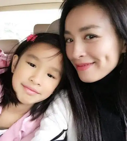 有种不公平的遗传叫张庭女儿,上帝亲吻了儿子,却给女儿关上窗!