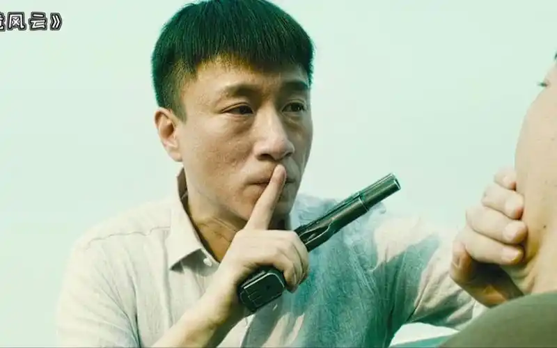 孙红雷这两枪,加上皮鞋划地板的声音,成功骗过在监听的警察!