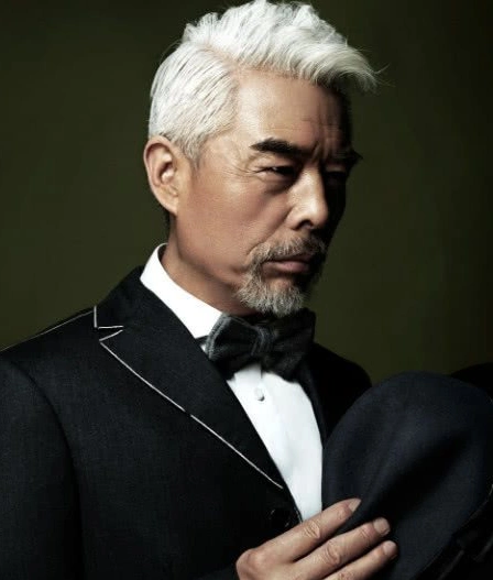 李连杰,4月26日生于北京市,男演员,导演,制作人 ,武术家,商人,相信