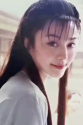 范冰冰发布二十年前的旧照,青涩稚嫩倾国倾城,容貌惹人羡慕