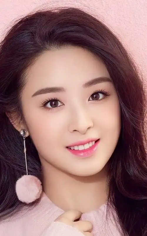 张含韵高清冷艳美照,娇俏可人!__财经头条