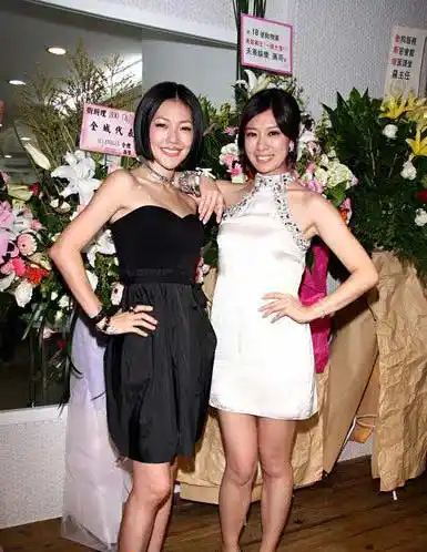 贾静雯也就有1.55米的样子