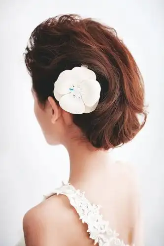 短发中式新娘盘发