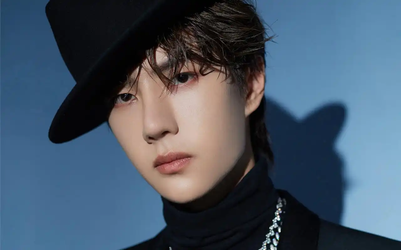 帅哥王一博桌面壁纸