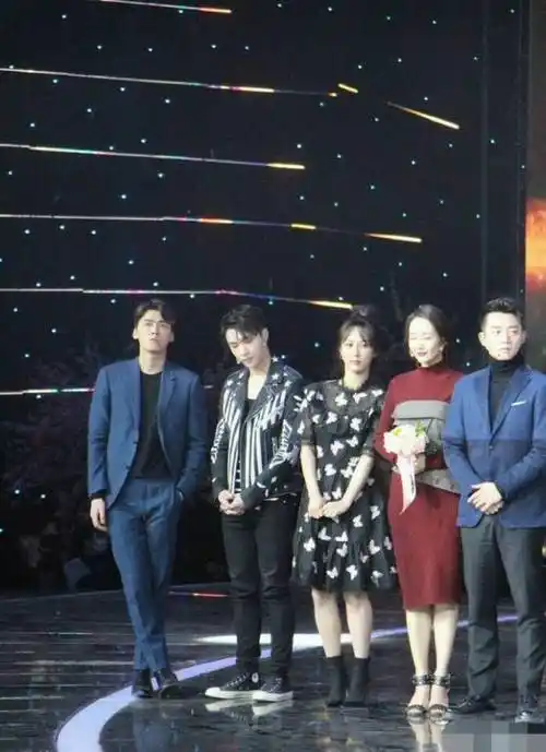 杨洋李易峰张艺兴同框无意间暴露了身高小秘密