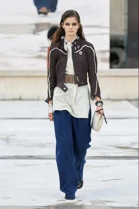 单品流行趋势2021年春夏最时尚的牛仔裤指南