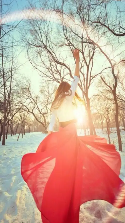 女生头像阳光下奔跑