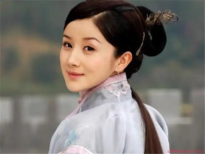 孙菲菲变成鬼了 孙菲菲整容整的很难看吗现在样貌曝光