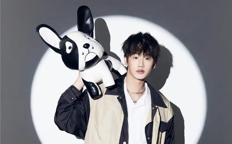 ak刘彰丨彰哥在还是很有自己想法的(好的,不会被无袖皮衣骗了_哔哩