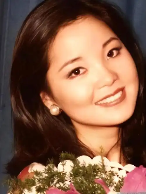 回顾邓丽君的死因是什么保罗为何会拒绝医生对遗体进行解剖