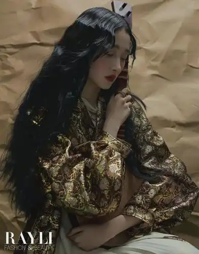 关晓彤x瑞丽服饰美容二月刊封面大片