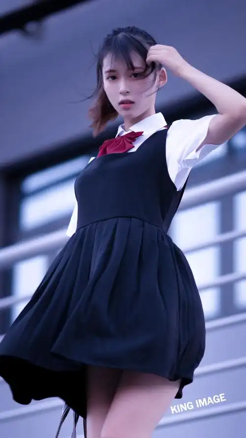 软妹推荐清新优雅穿上白色丝袜的国产美少女虫皿虫皿