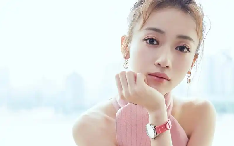 吴谨言清新甜美写真,如花似玉亭亭玉立!