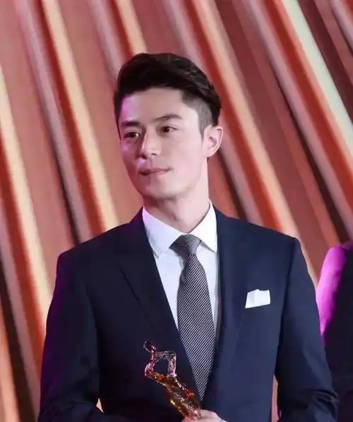 其实到了霍建华这个年龄,基本上已经实现了财富自由,加上结婚生子较晚