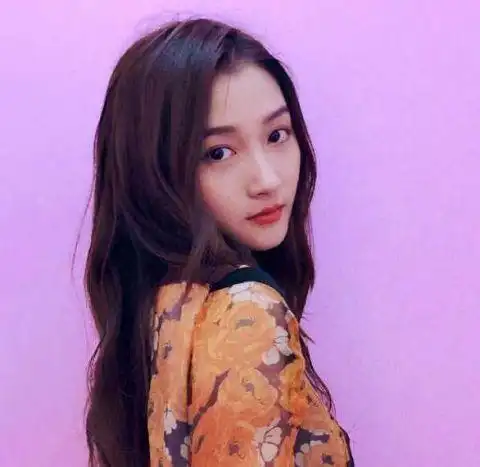 都是饰演演员们的闺女,曾经演过《大丈夫》中,王志文的女儿欧阳淼淼