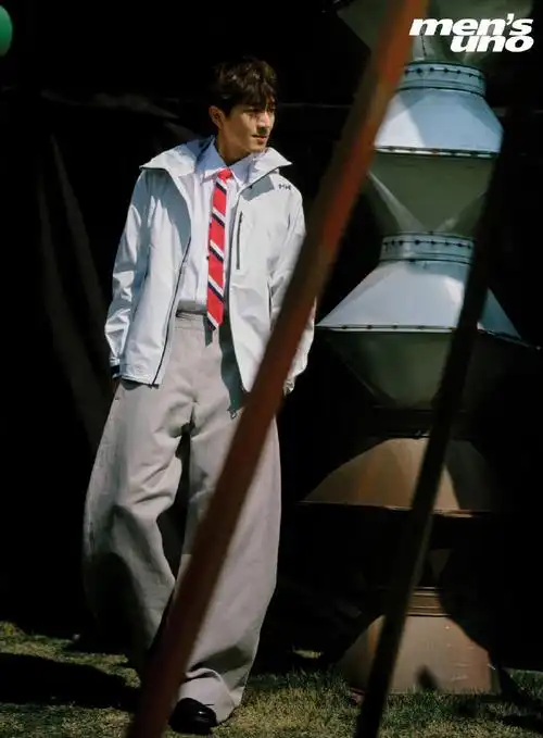 林更新风度四月刊封面##林更新荒野乐园大片