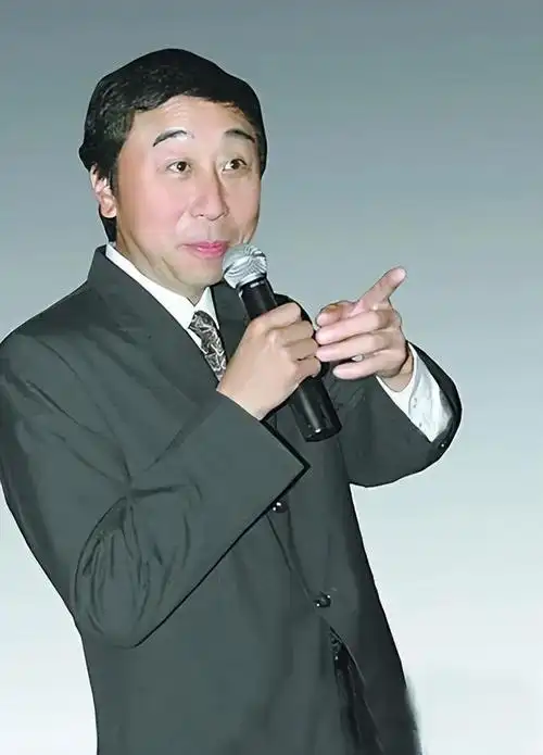 冯巩的老婆是谁,冯巩的媳妇是谁(艾慧:结婚40年被冯巩宠成宝)