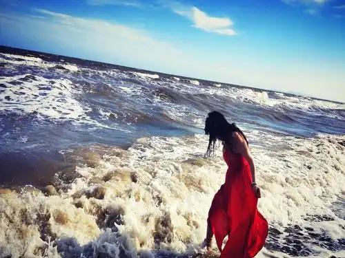 带上自己的阳光,做真实的自己!随清风漫舞.