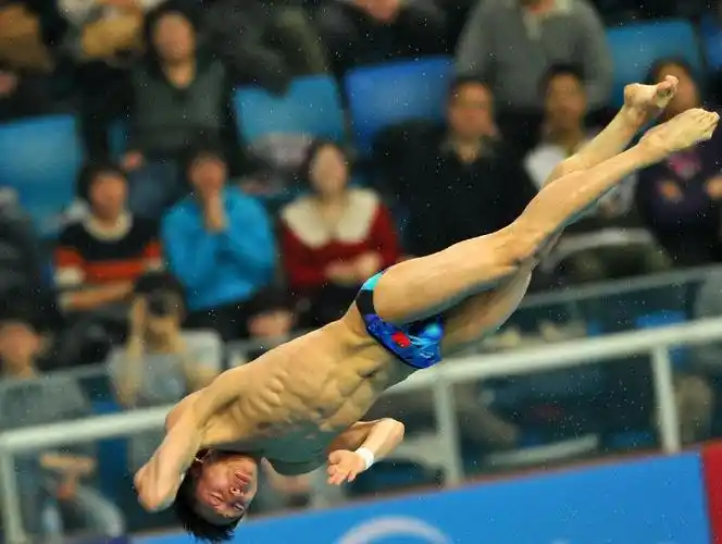 陈艾森跳水肌肉激凸图片,陈艾森身高个人资料介绍