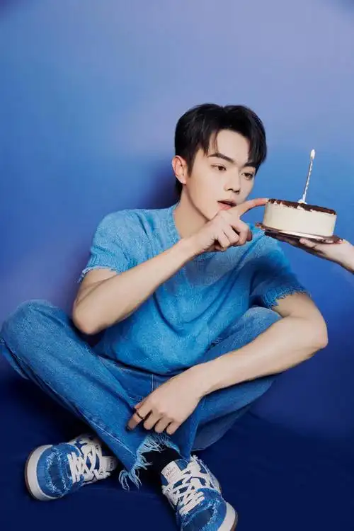 许凯28岁生日写真##许凯蔚蓝生日写真大片