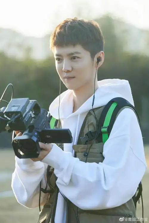 鹿晗五哈剧照 鹿摄像师上线!这么帅的摄像师谁能扛得住__财经头条