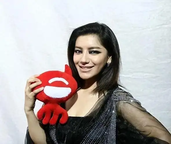 回顾超女冠军江映蓉因整容失败像怪物全身只剩眼珠是自己的