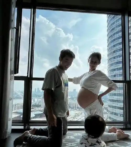 郑恺的老婆苗苗生三胎,网友吃了一个大瓜