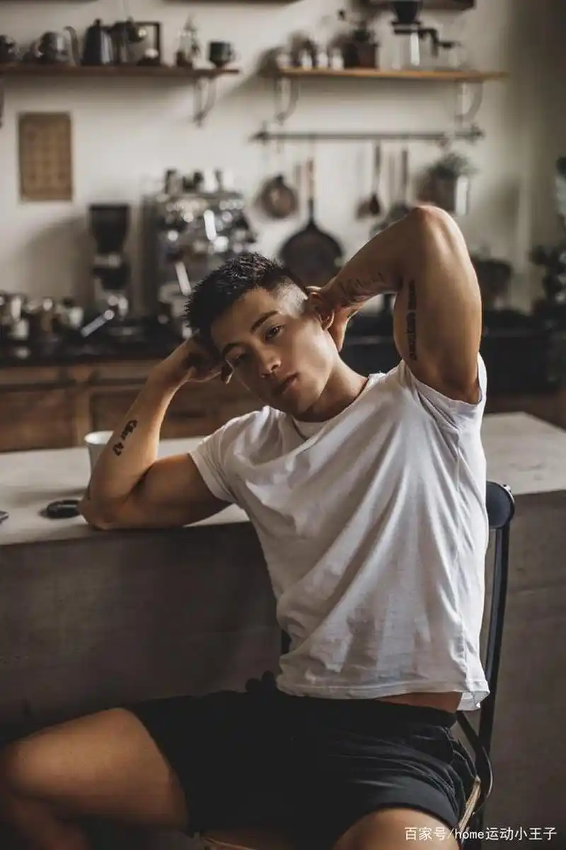 爱运动有颜值,有身材还阳光,这样的肌肉男简直太养眼 爱运动有颜值,有