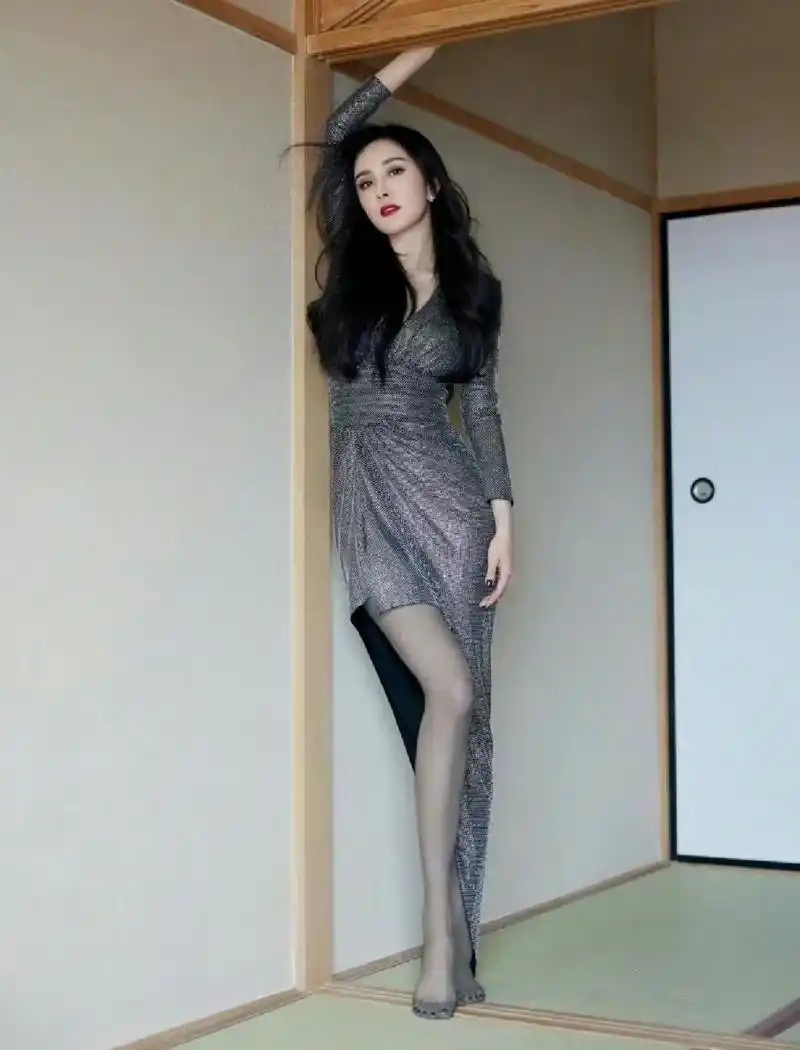 丝袜高跟女神幂姐#杨幂##杨幂##细高跟鞋