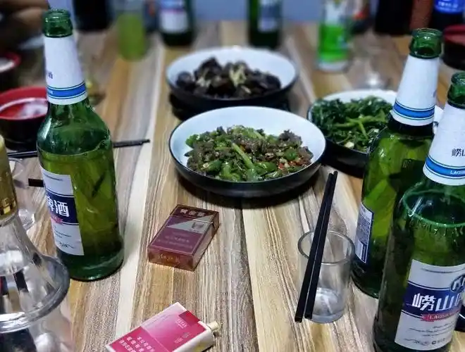 我个人建议最起码隔一天也就是24小时以后再开车,就比如今天晚上喝酒