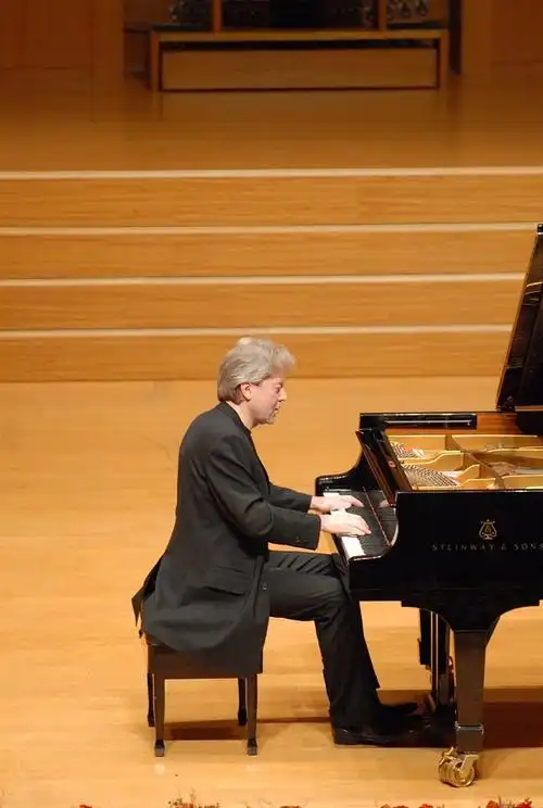 北京音乐厅2012国际古典系列音乐季——捷克钢琴大师帕维尔卡斯帕钢琴