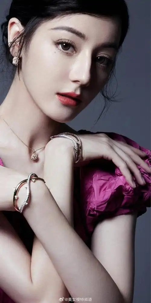 迪丽热巴火龙果公主裙灵动柔美