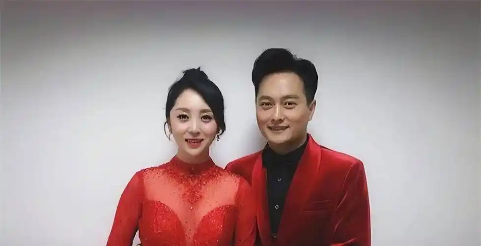 她是云飞前妻,老公星光大道成名后和她离婚,如今独自带女儿生活_时候