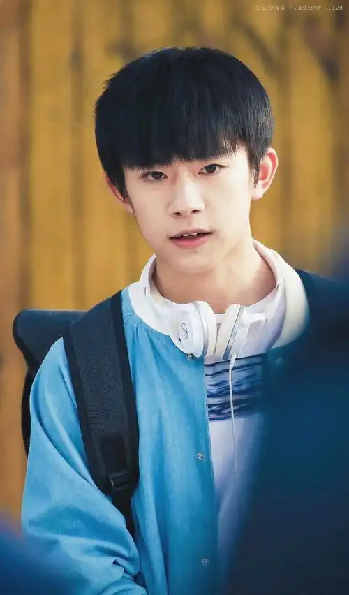 易烊千玺 #tfboys 电视剧我们的少年时代拍摄花絮 高清 可爱