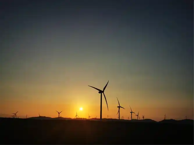 夕阳下的大风车