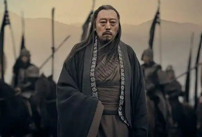 图:2010年版《三国》中,倪大红饰演的司马懿