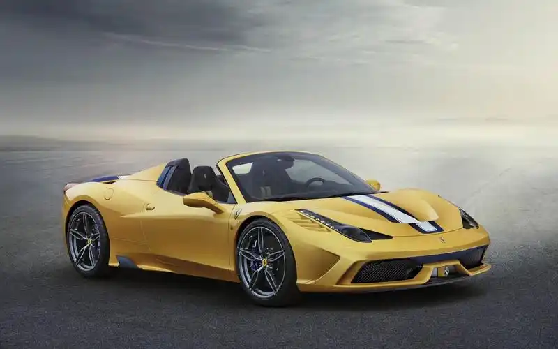 华丽帅气的黄金跑车精美壁纸图片