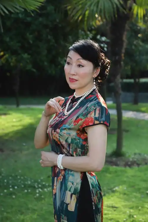 中国武汉快乐摄影俱乐部】程汉庭老师个人摄影旗袍秀作品专辑 - 美篇